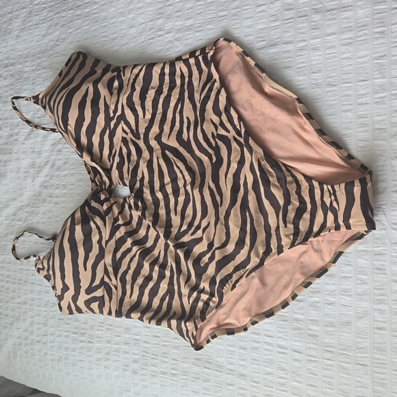 NWT*J CREW Front-twist one-piece in zebra stripe womens size 22 style# BK543 - Picture 2 of 13